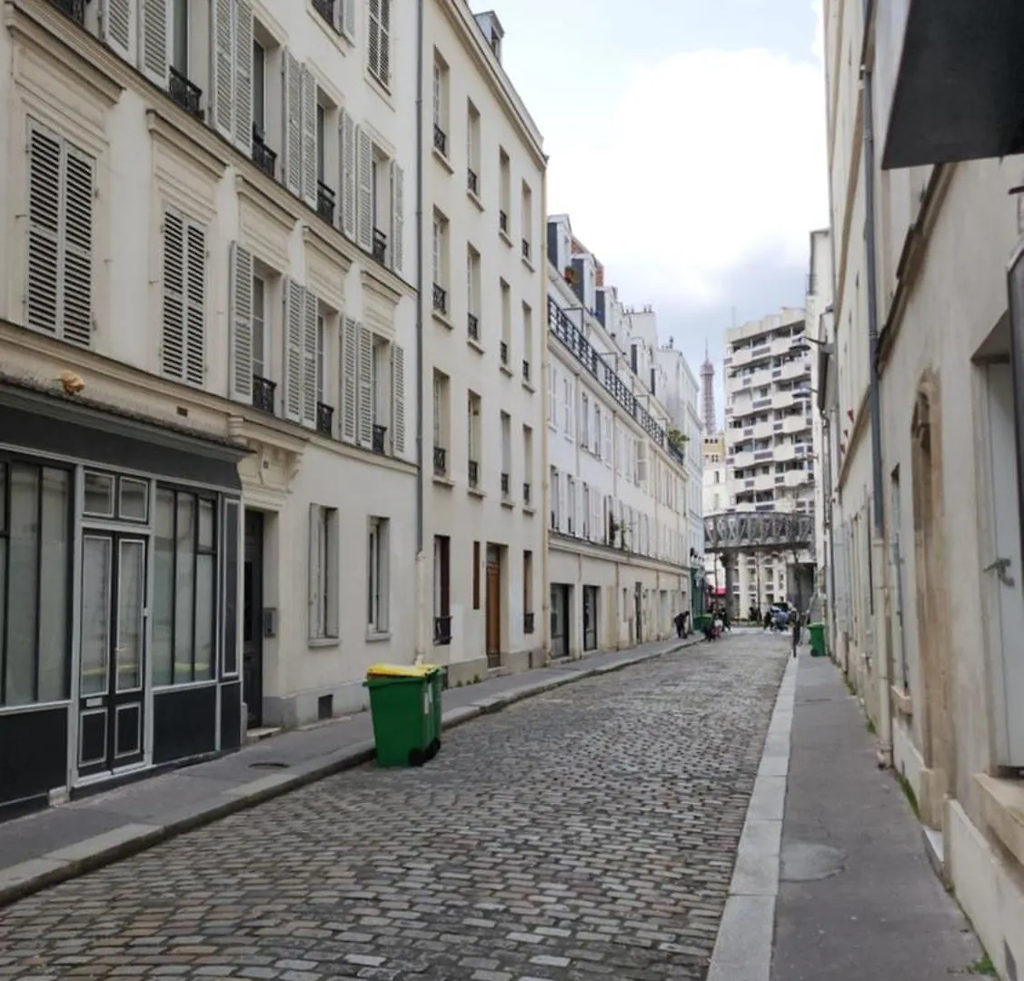 Calme Et Proche Tour Eiffel Apartment